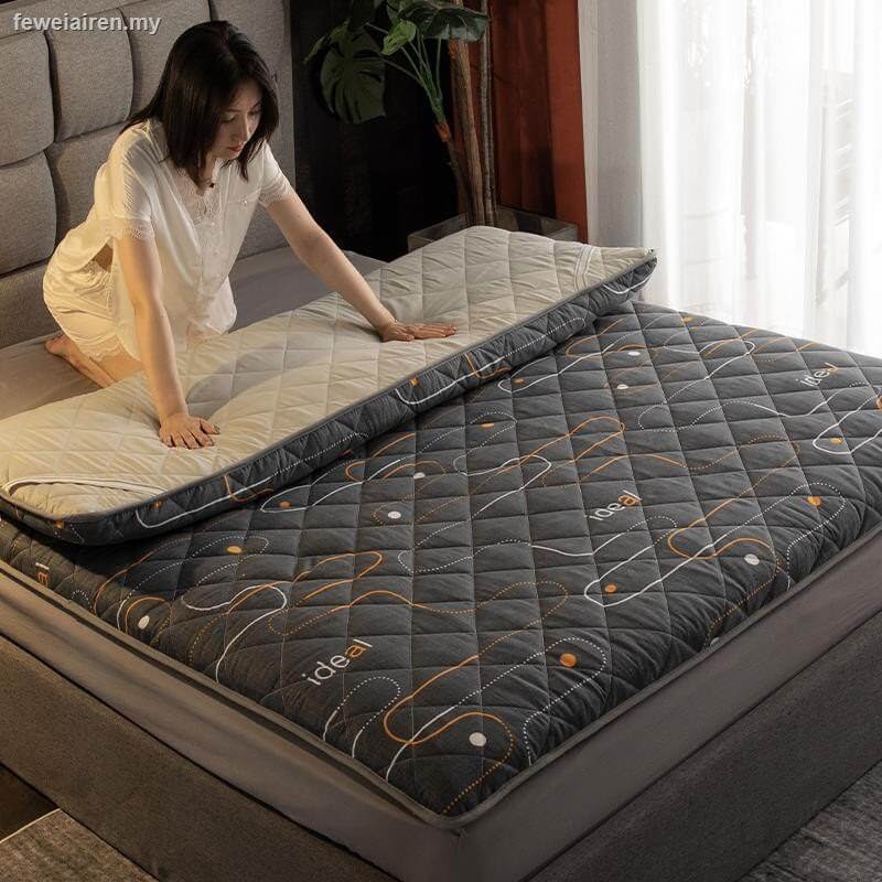 Thảm trải giường có thể gấp lại gọn gàng
